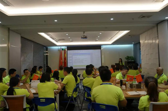 7月13日晚，賴厚平董事長在博皓總部中心會議室給我們進行了關于《客戶價值》的培訓。